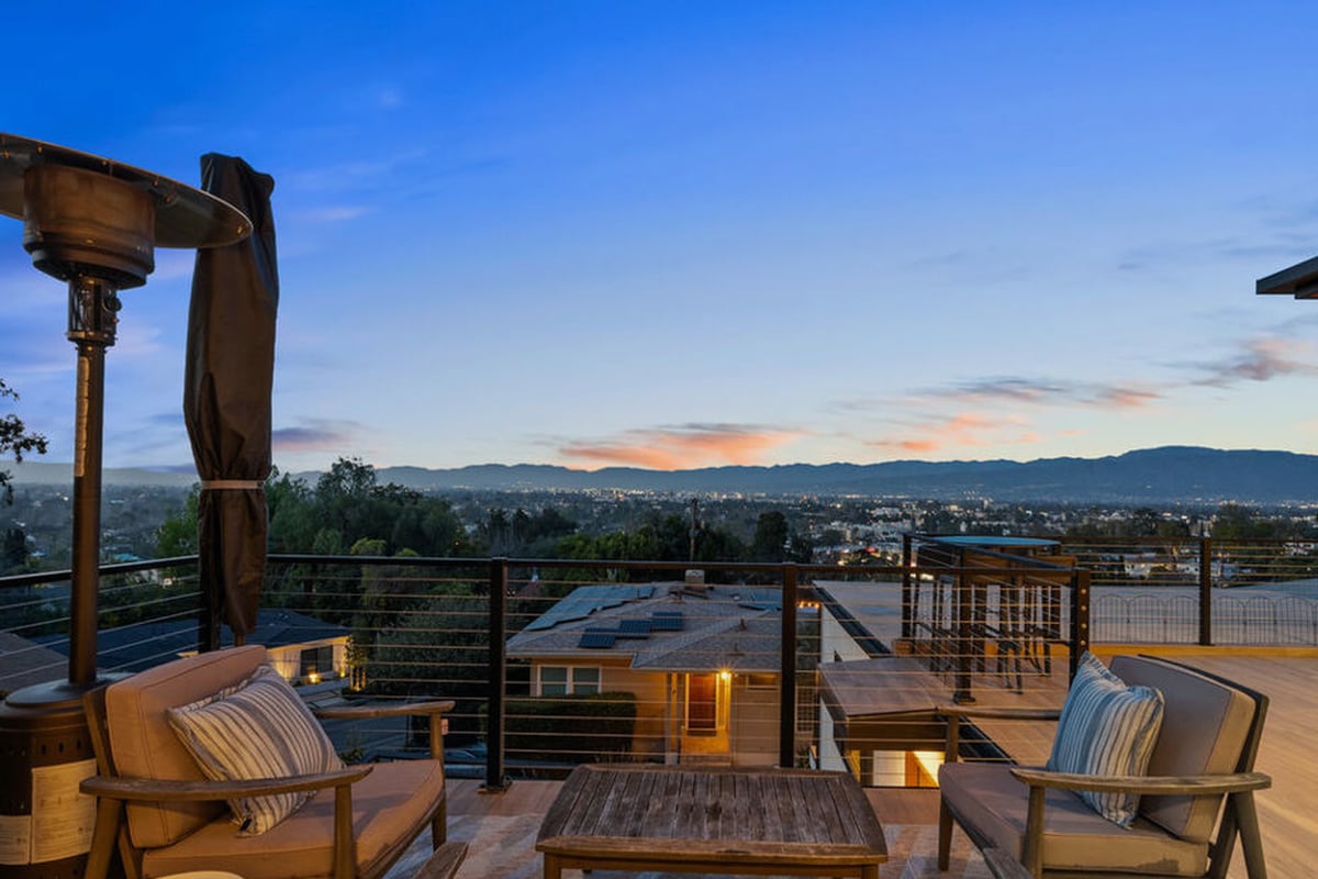 Pros and Cons of Living in Studio City
